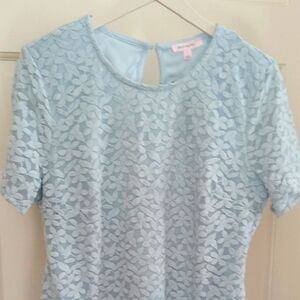 NEW.  LT. BLUE LACE SHORT-SLEEVE FULLY-LINED BLOUSE BY TEDDI ROSE.  SIZE LARGE